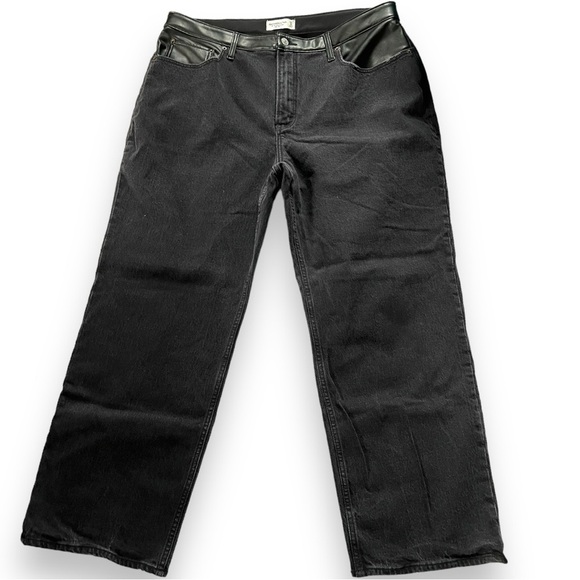 Abercrombie & Fitch Curve Love 90’s Relaxed Jean High Rise 18 Short Black - Picture 2 of 10